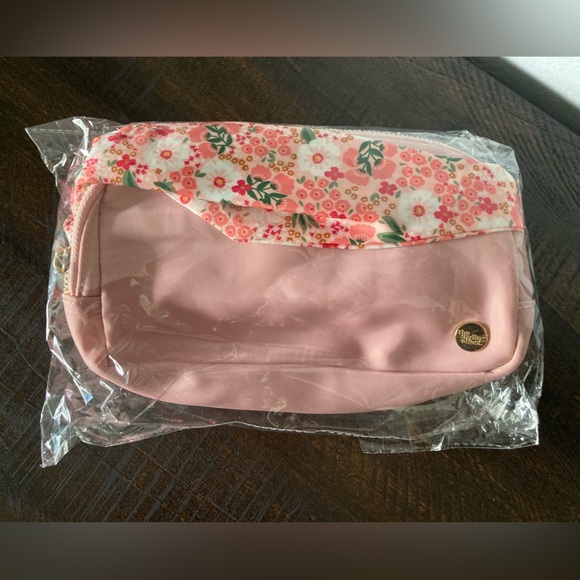 Pink Belt bag with flowered detachable scarf - Picture 8 of 8